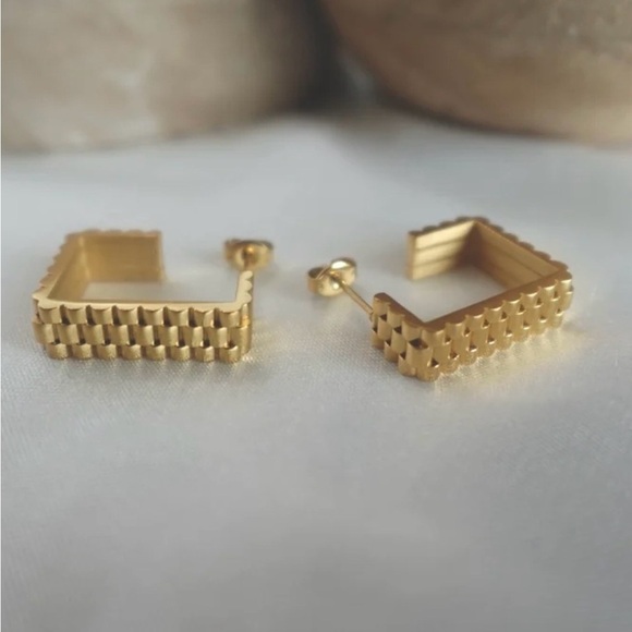 Jewelry - Gold Square Textured Earrings